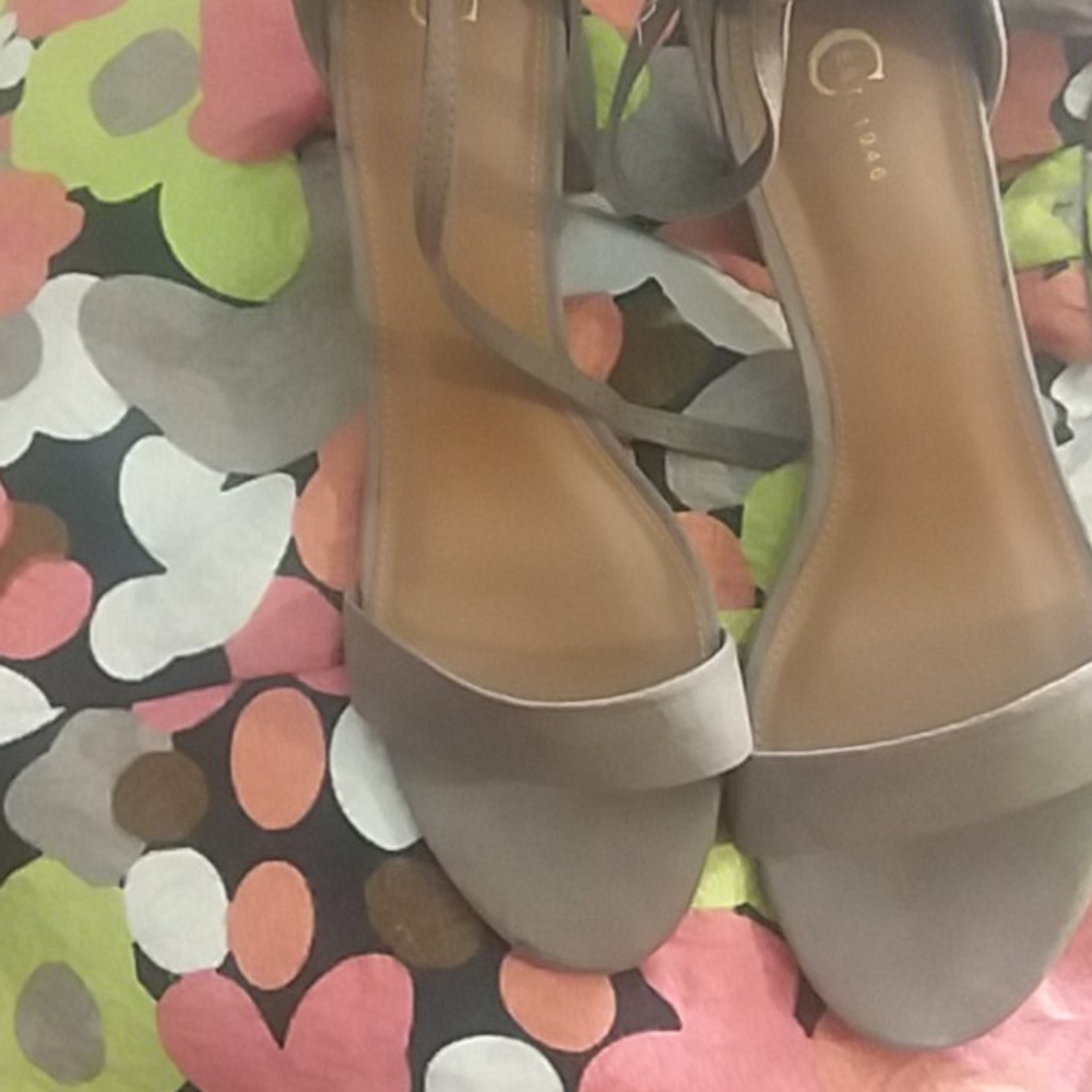 Shoes - Picture 1 of 6